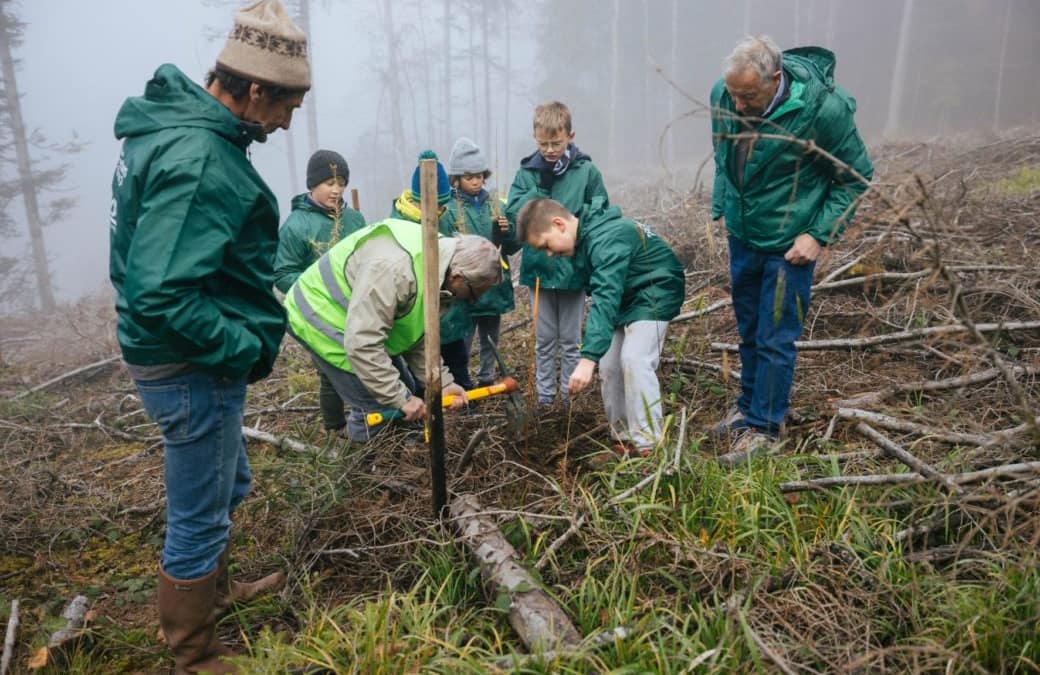 Chantier de reboisement avec les écoles à LA CHAPELLE SAINT MAURICE (VIDEO)
