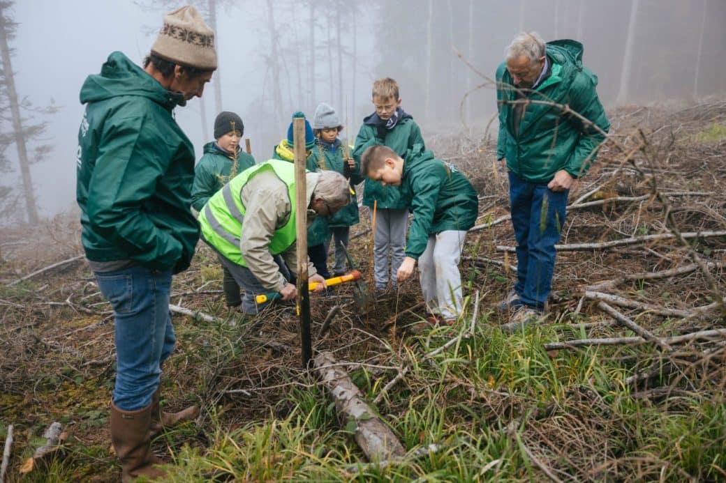 Chantier de reboisement avec les écoles à LA CHAPELLE SAINT MAURICE (VIDEO)