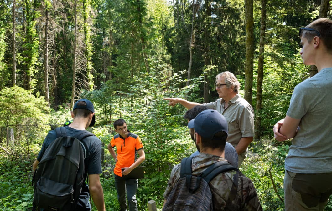 L&rsquo;école forestière de MEYMAC en visite en forêt privée HAUT-SAVOYARDE