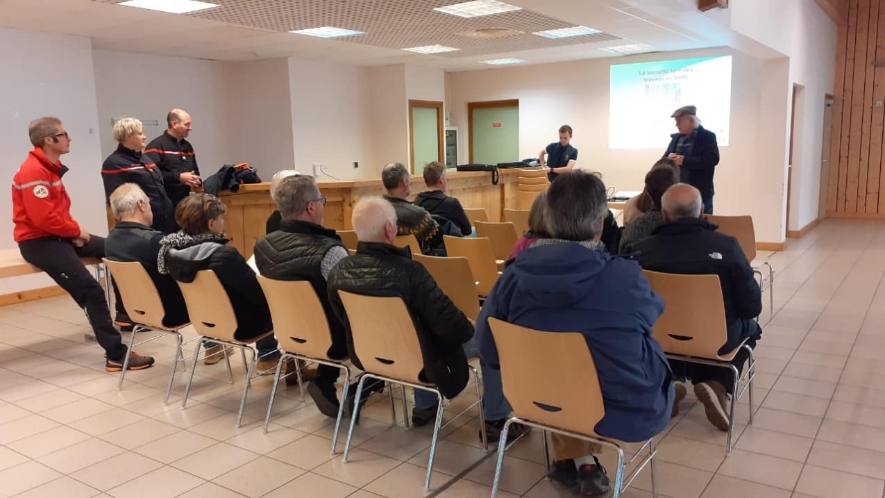 réunion « la sécurité lors des travaux en forêt » à SEYTROUX