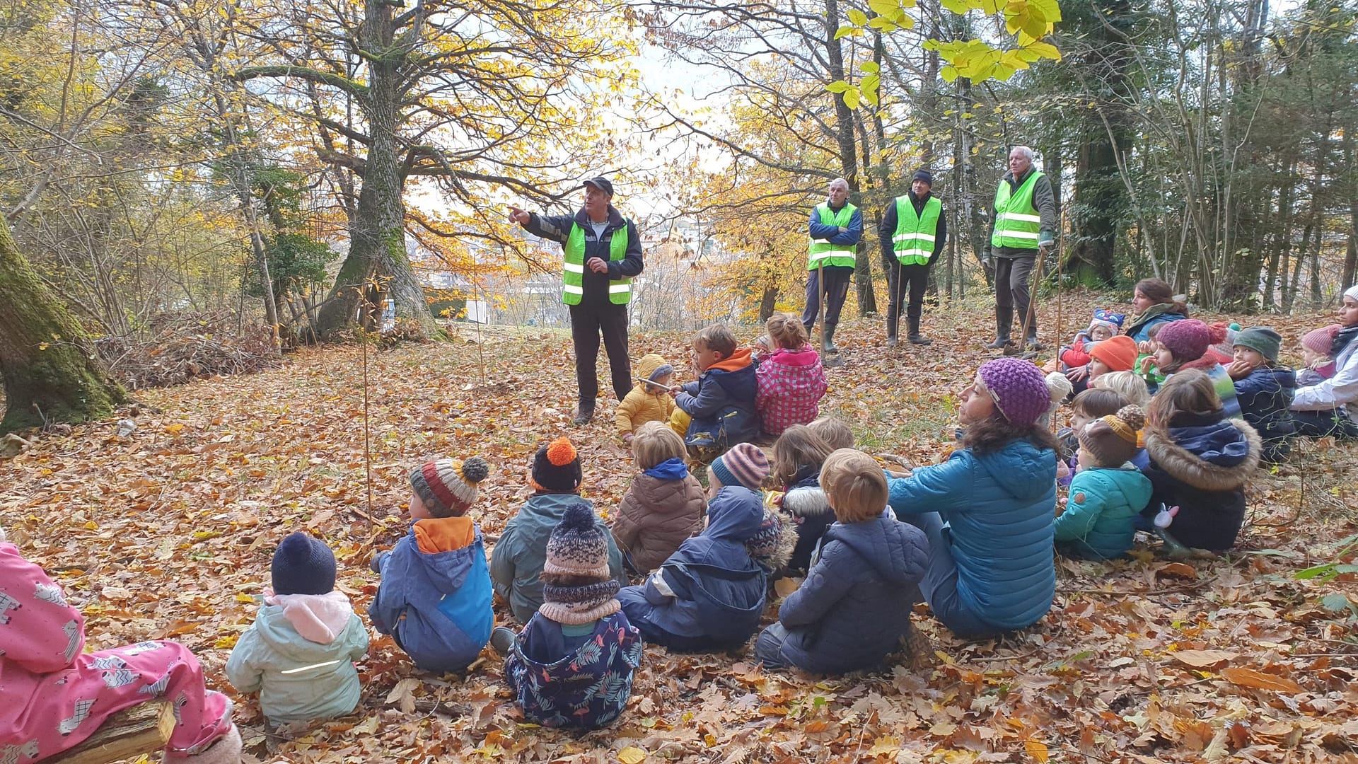 Plantation de cèdres avec l’école MONTESSORI de SEVRIER