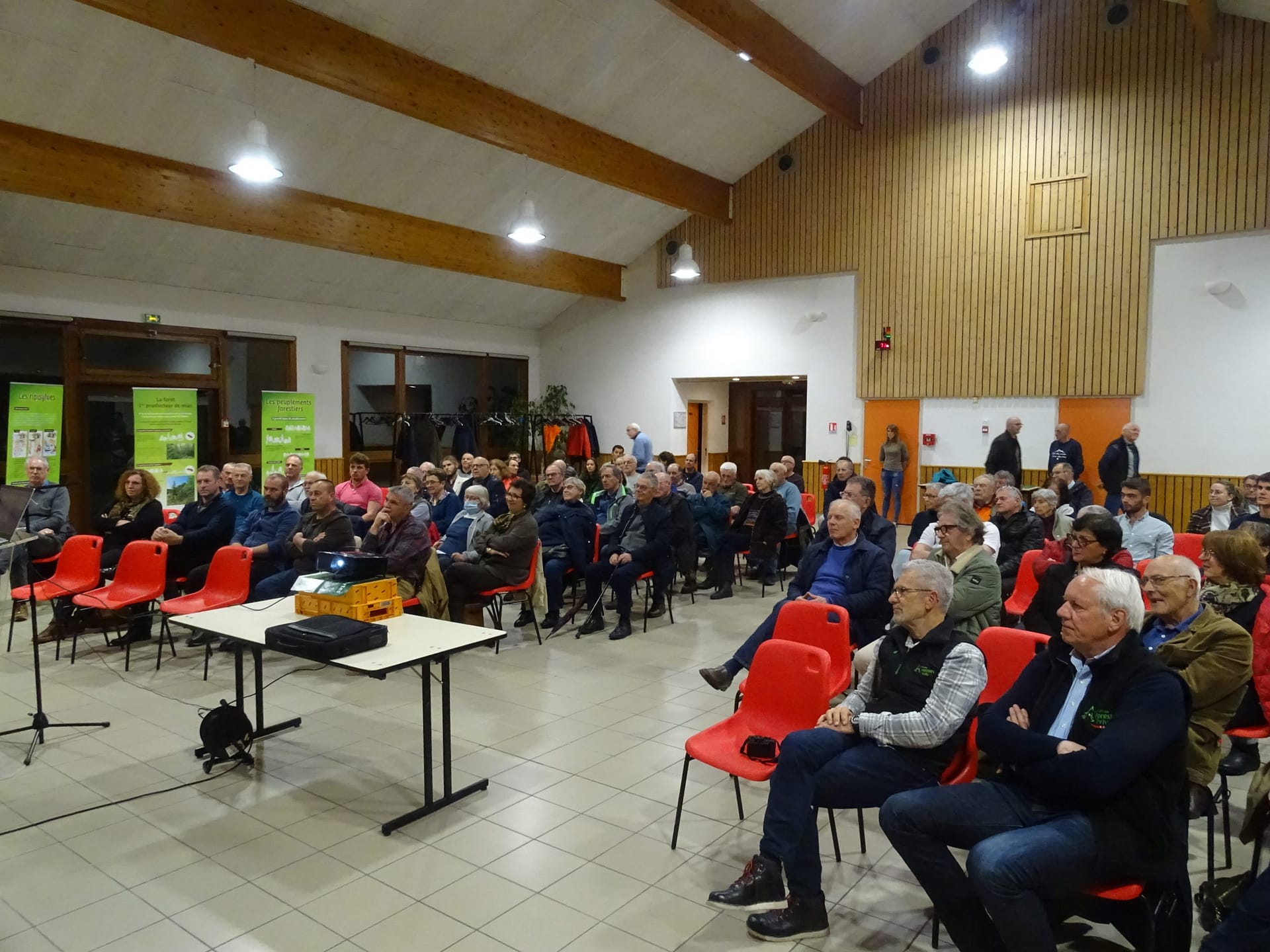 belle réussite de la « conférence de la forêt » à DUINGT