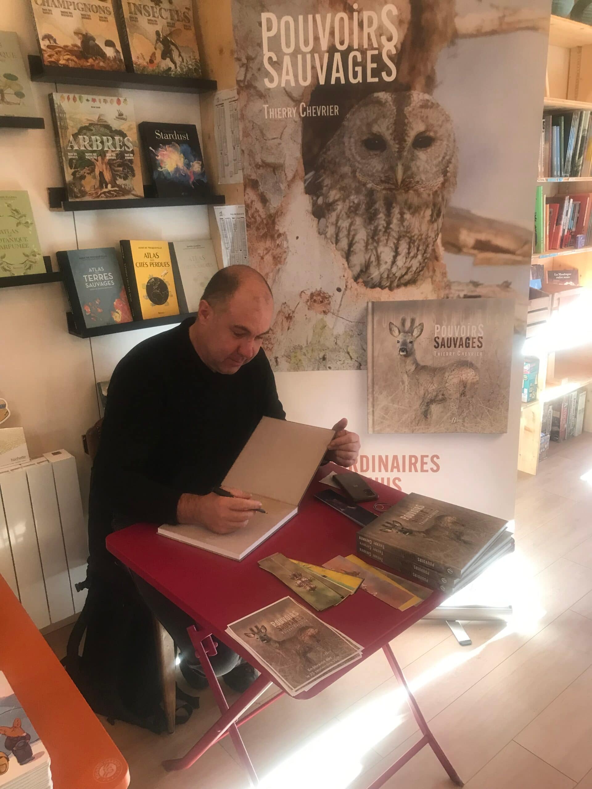 Dédicace du livre « pouvoirs sauvages » par Thierry CHEVRIER